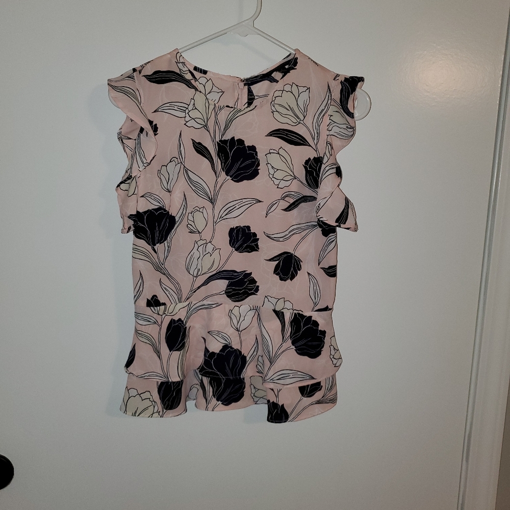 Banana Republic Short Sleeved Pink Blouse size 2